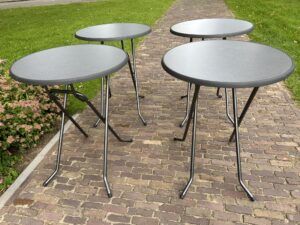 Statafels (met zwarte rok)